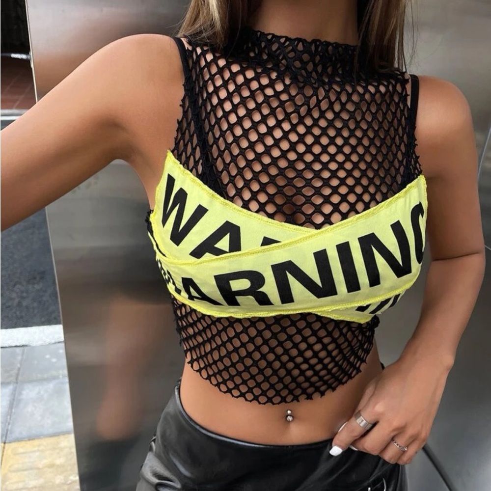 Warning ⚠️ crop top